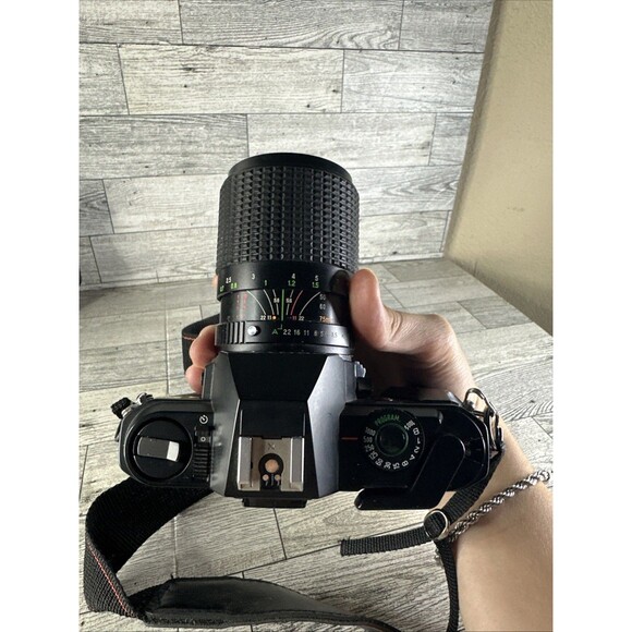 Pentax P3 35mm SLR Film Camera With Zunon 35-75mm Lens and DX-700 Auto Flash - Picture 6 of 8